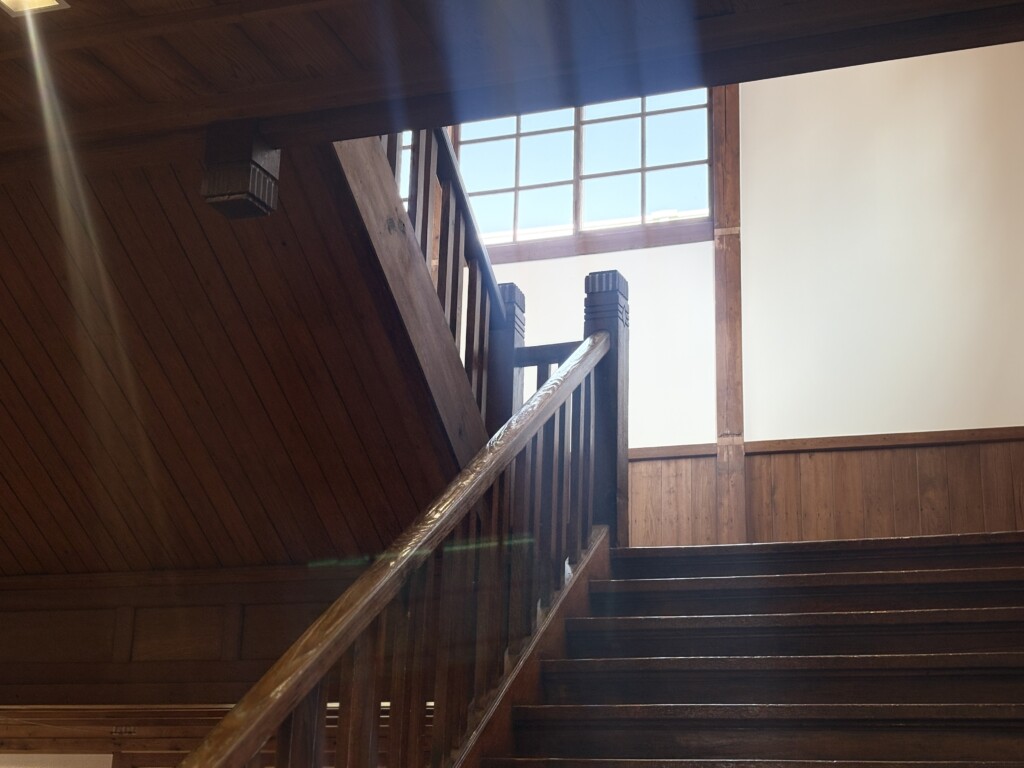 長井小学校第一校舎　階段