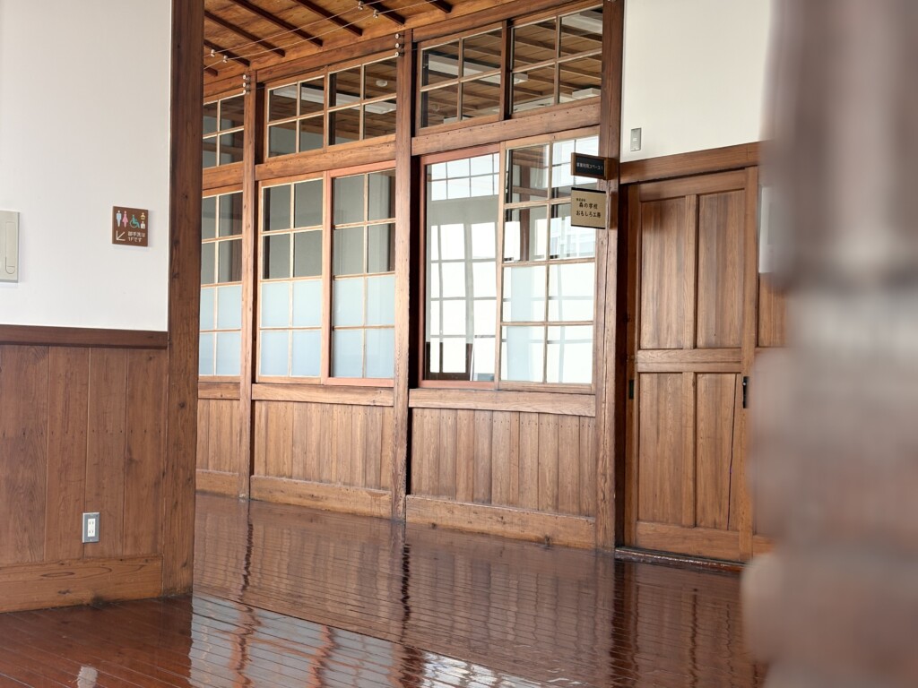 長井小学校第一校舎　廊下