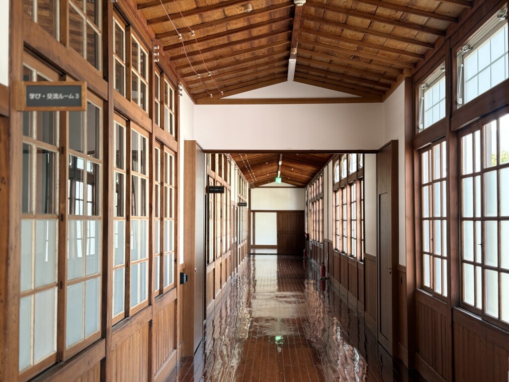 長井小学校第一校舎　廊下