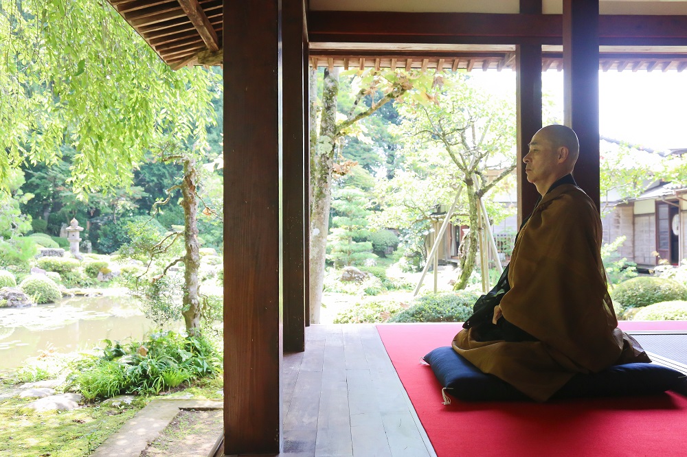 国見山玉川寺 - 鶴岡市
瞑想するお坊さん