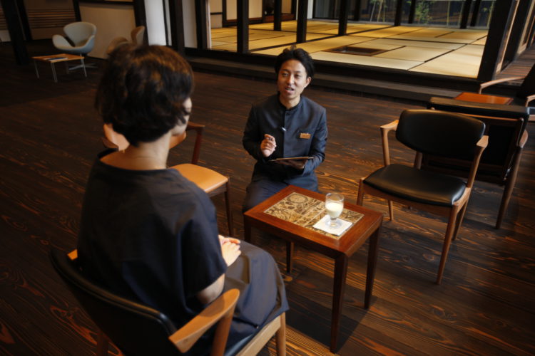 山形座滝波　館内