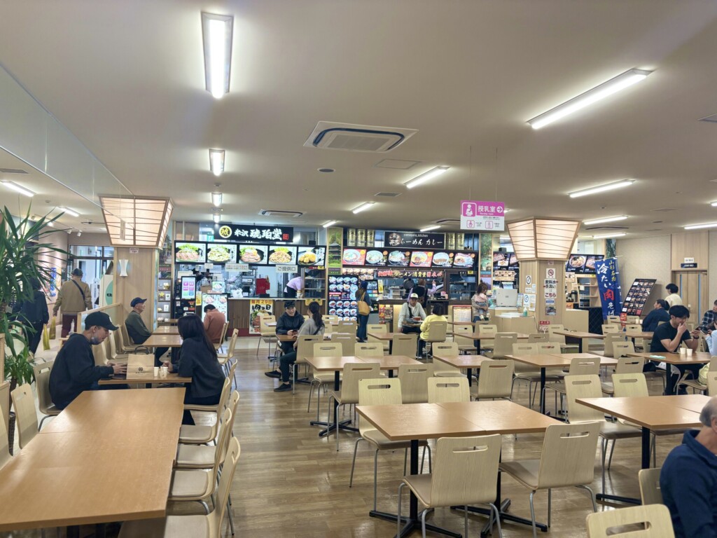ぐっと山形　フードコート
