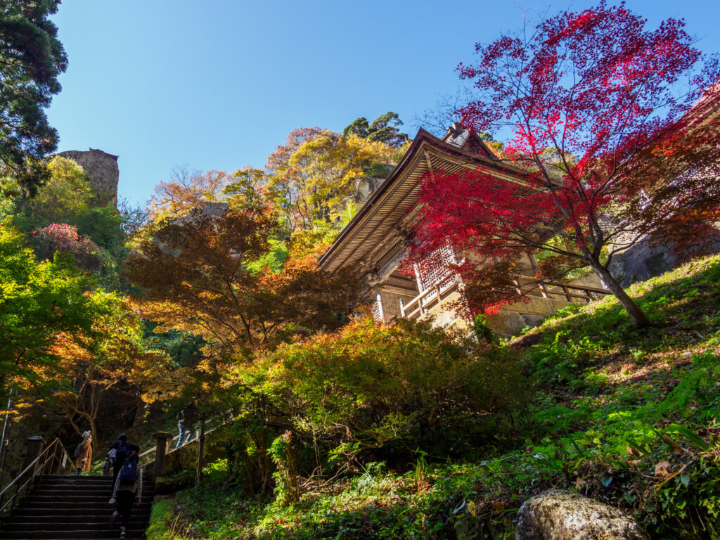 山形県　山寺　紅葉景色